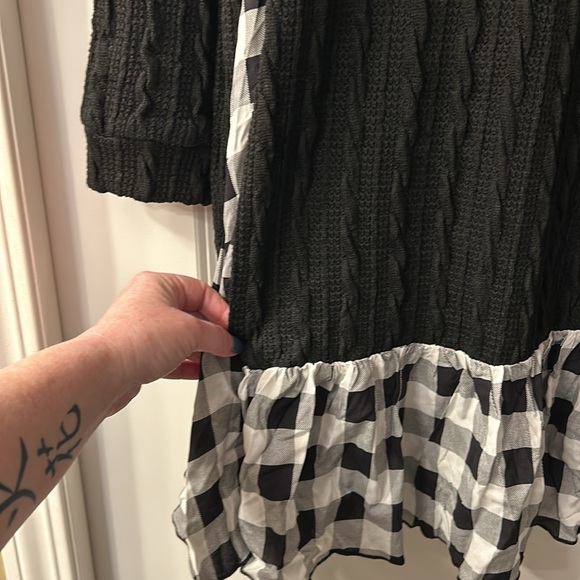 NWT Suzanne Betro black sweater tunic with plaid underlay - Picture 3 of 4